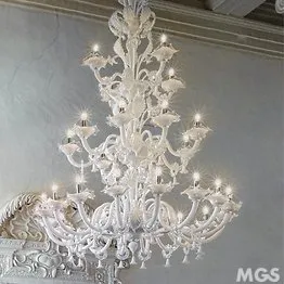 Lampadario biancolatte e cristallo