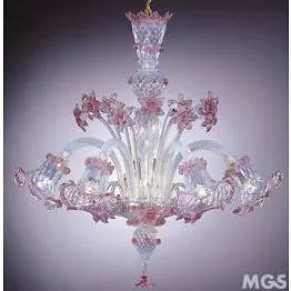 Lampadario opalino e decoro rosa a cinque luci