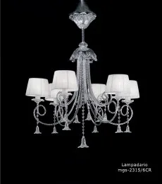 Lampadario in cristallo con paralumi a tre luci