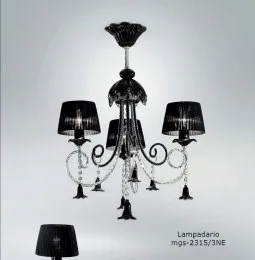 Lampadario con paralumi in colore nero a tre luci