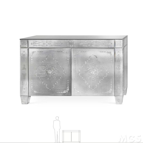 Credenza Madoneta, Credenza a due ante con incisioni artistiche