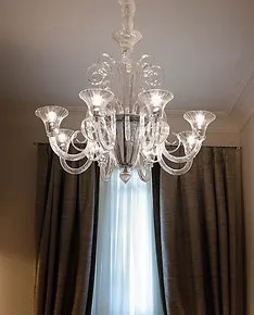 Lampadario in cristallo decoro ambra ad otto luci