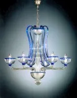 Lampadario in cristallo decorato in blu