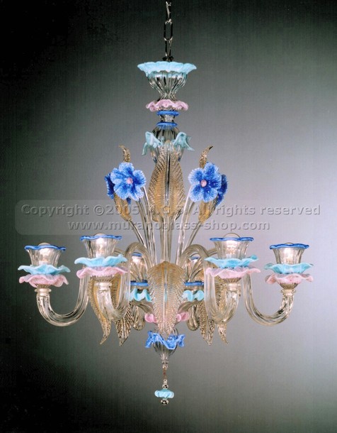 Lampadari serie 410, Lampadario in cristallo oro decorato pasta bianca colorata.