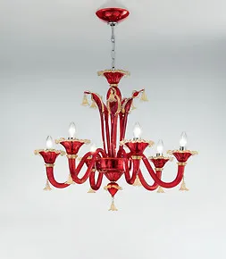 Lampadario rosso e oro a otto luci