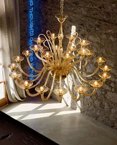 Lampadario a ventiquattro luci in cristallo oro