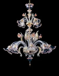 Lampadario in cristallo decoro oro con dettagli in colore rosa