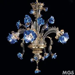 Lampadario in cristallo ed oro con decori in pasta blu