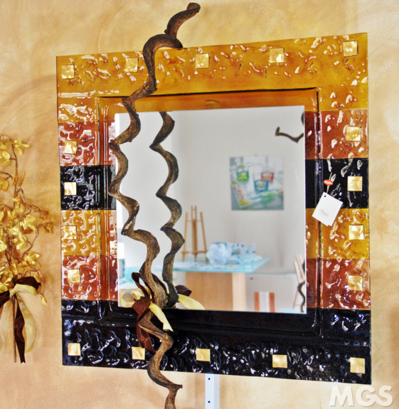 Specchio colorato, Specchio moderno con righe ambra