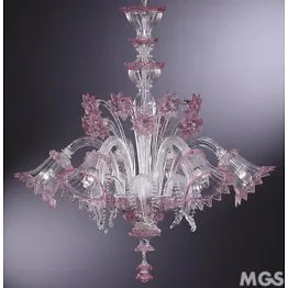 Lampadario in cristallo e rosa