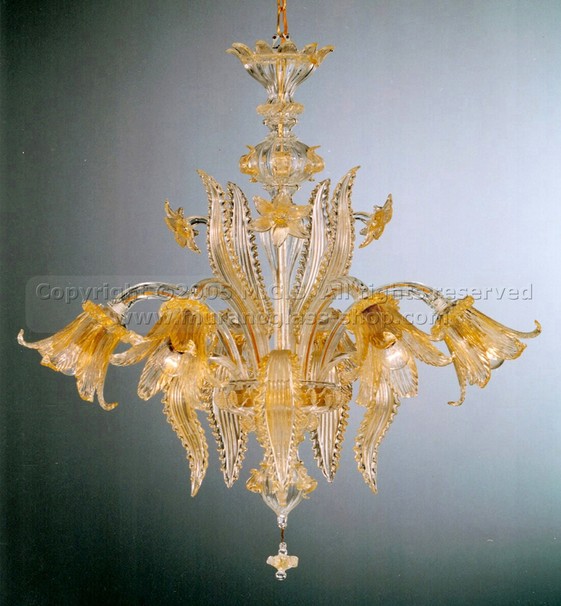 Lampadari serie 400, Lampadario in cristallo con decoro oro 24 carati a sei luci.