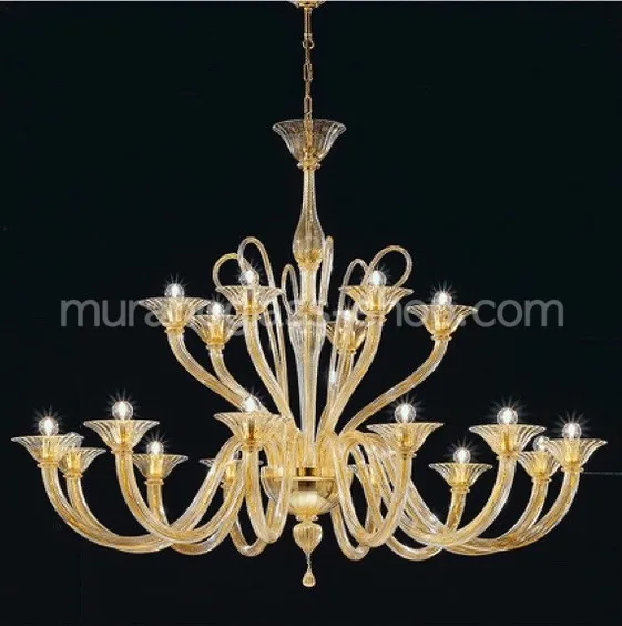 Lampadario Koons, Lampadario a diciotto luci in cristallo