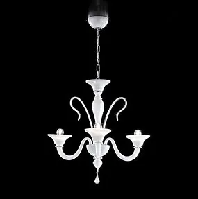 Lampadario a tre luci in colore bianco