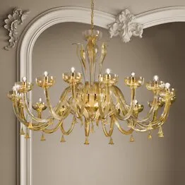 Lampadario in bianco latte e cristallo