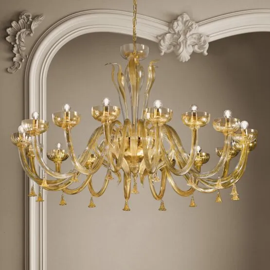 Lampadario Foscari, Lampadario in bianco latte e avorio con oro 24k