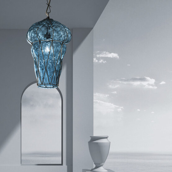 Lanterna Tiepolo, Lanterna in colore blu demin con montatura in acciaio inox grezzo