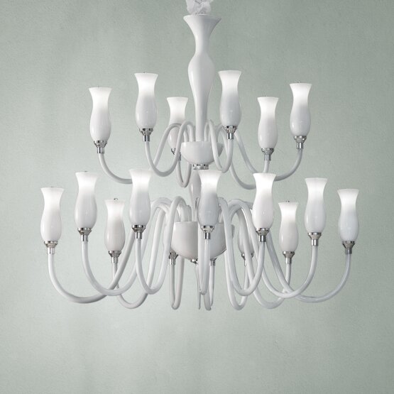 Lampadario Teodato, Lampadario moderno a diciotto luci