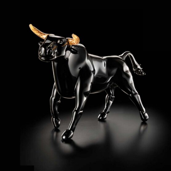 Toro, Toro nero con corna color avorio