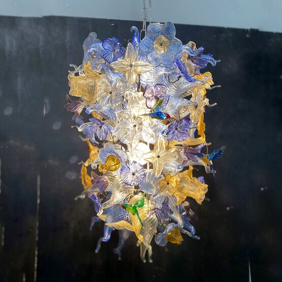 Sospensione fiori luminescenti, Sospensione con fiori colorati