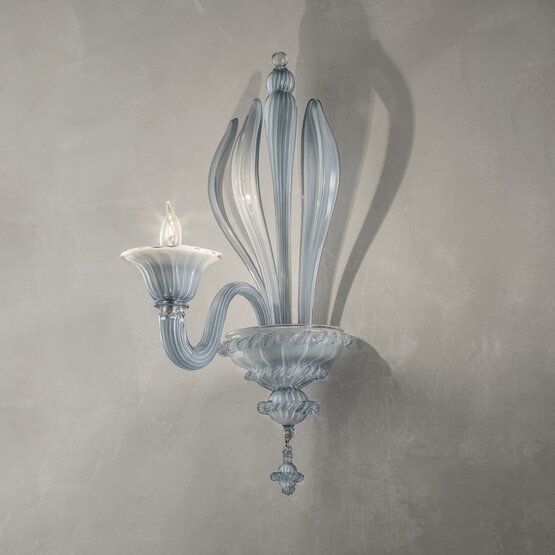 Applique Richard, Applique ad una luce in colore blu francese
