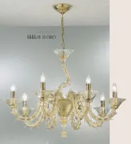 Lampadario in cristallo oro a otto luci.