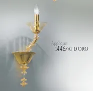 applique ad una luce in cristallo decoro oro, metallo dorato.