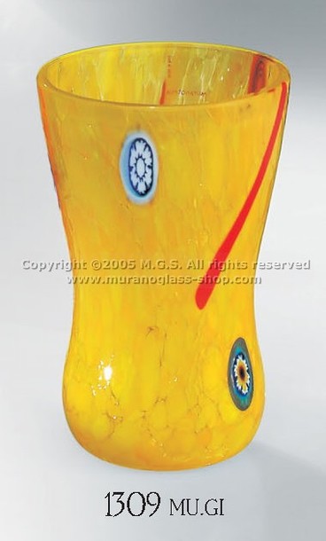Bicchieri serie 1309, Bicchiere di colore giallo con murrine.